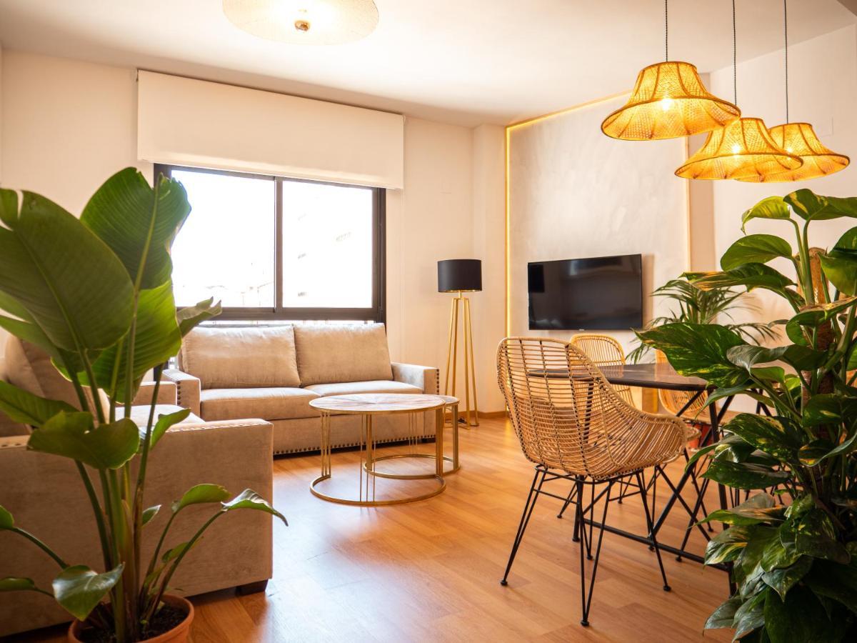 Stylish Apartment In The Heart Of Malaga With Pool ภายนอก รูปภาพ