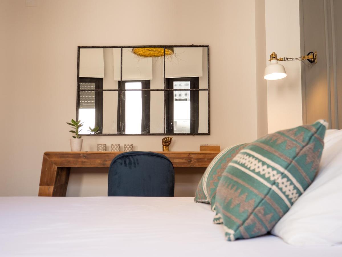 Stylish Apartment In The Heart Of Malaga With Pool ภายนอก รูปภาพ