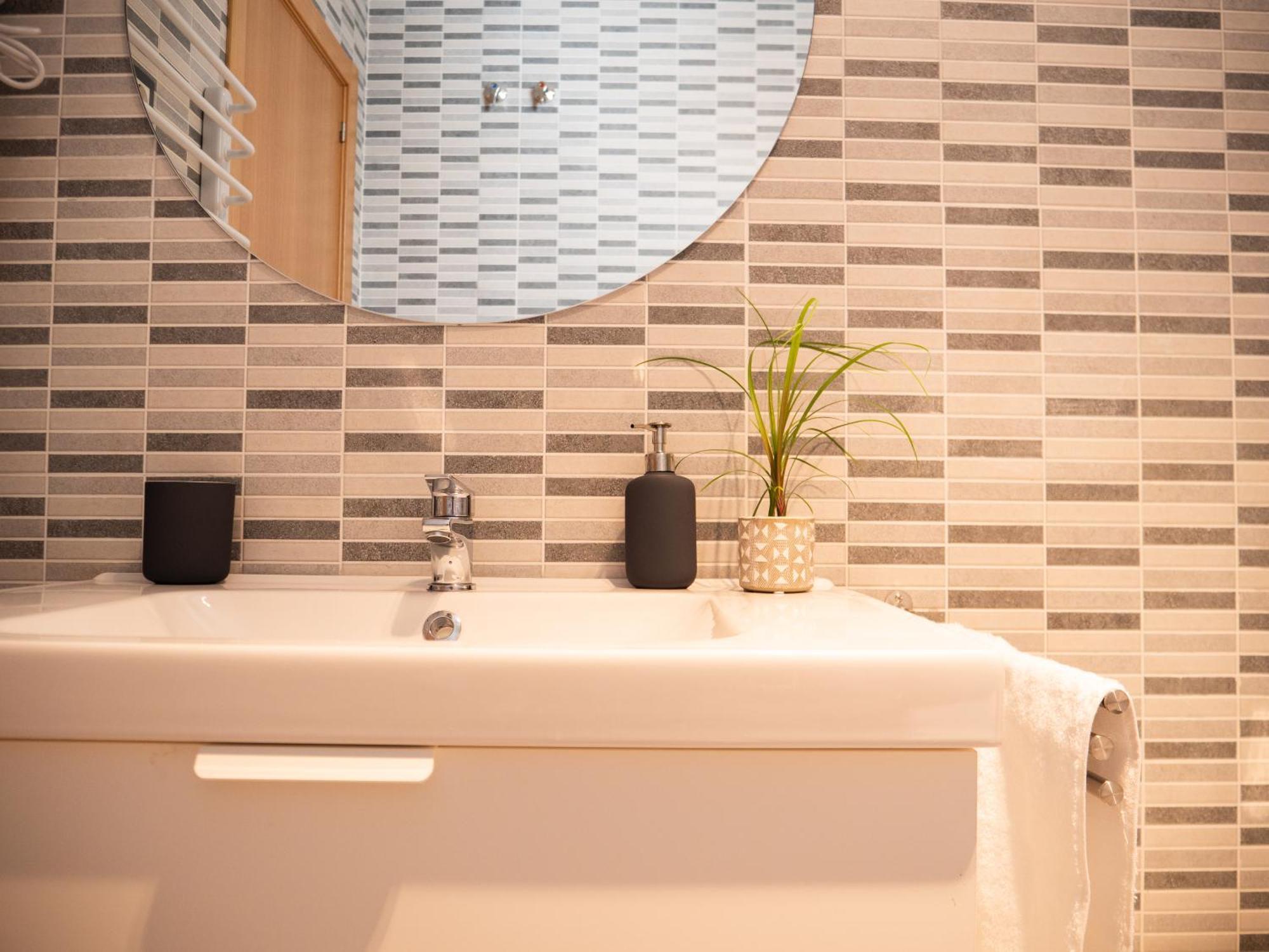 Stylish Apartment In The Heart Of Malaga With Pool ภายนอก รูปภาพ