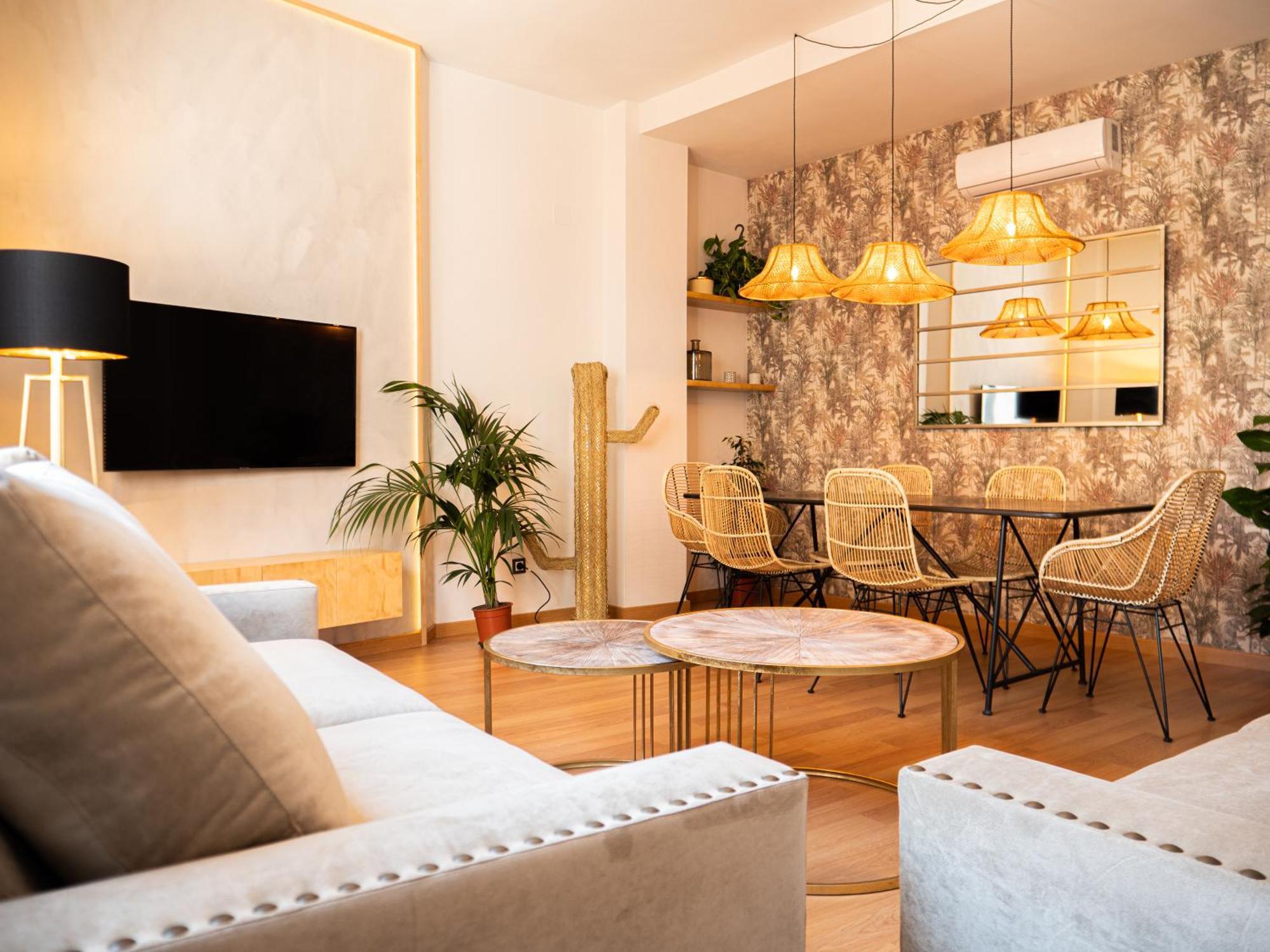Stylish Apartment In The Heart Of Malaga With Pool ภายนอก รูปภาพ